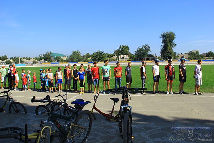 В Геническе прошли соревнования по велогонкам, посвященные памяти погибшей в ДТП Валерии Прядка