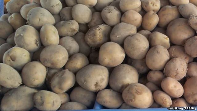 Предприниматель не повез картошку в Крым, оставил участникам блокады