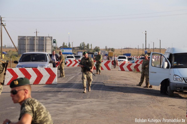 На КПП на границе с Крымом осталось 35 фур - ГПСУ