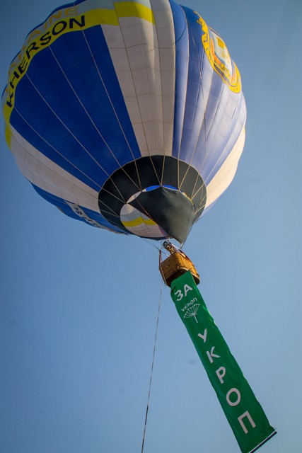 Вперёд и вверх: глава "УКРОП" летал на воздушном шаре с чемпионкой мира по плаванию