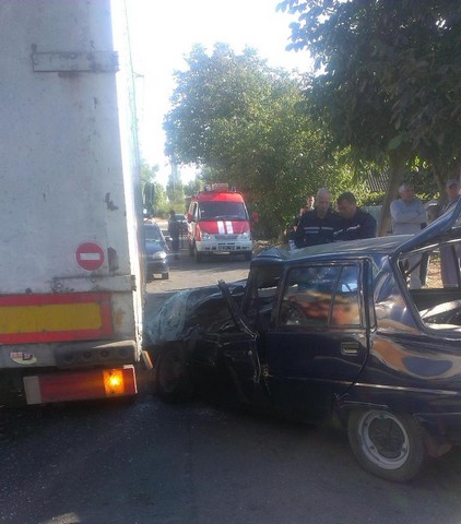 В Новой Каховке спасатели деблокировали пострадавшего в ДТП водителя
