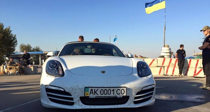 «Мажор» на Porsche, рвавшийся через блокпост в Крым, оказался симферопольским прокурором