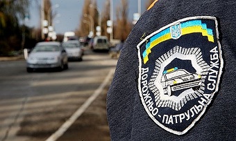 На посту ДПС «Азов» остановили иномарку с поддельными документами
