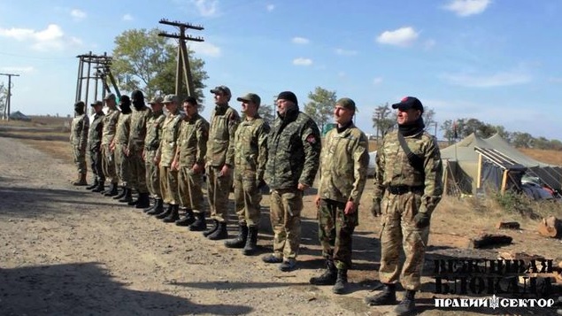 "Правый сектор" провел ротацию своих бойцов на админгранице с Крымом