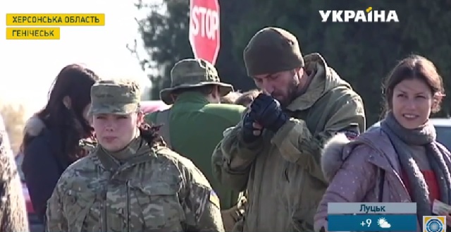 Жители Геническа грозят написать Порошенко по поводу  блокады Крыма