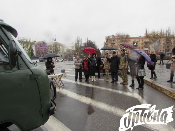 Сегодня волонтеры передали военным автомобиль