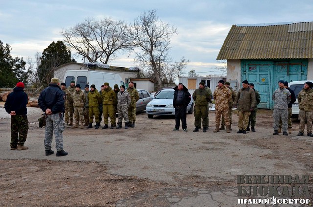 На границу Крыма прибыл "Правый сектор" с Западной Украины