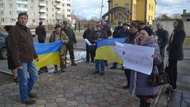 Цюрупинчани пикетировали районный суд