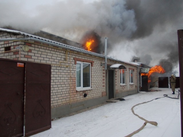 В Белозерке пожарные потушили баню