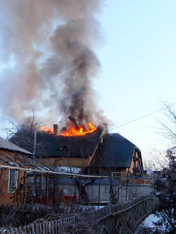 В Новой Каховке загорелся частный дом