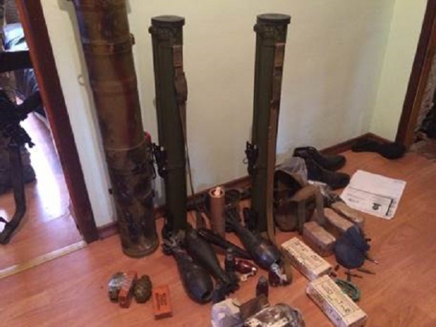 В селе Красный Чабан на границе с Крымом нашли тайник с минами и гранатометами