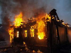 На Херсонщине из-за замыкания проводки горел жилой дом, на месте пожара обнаружен труп