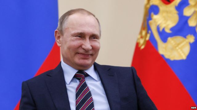 Путин попросил крымских "терпил" потерпеть "еще немного"