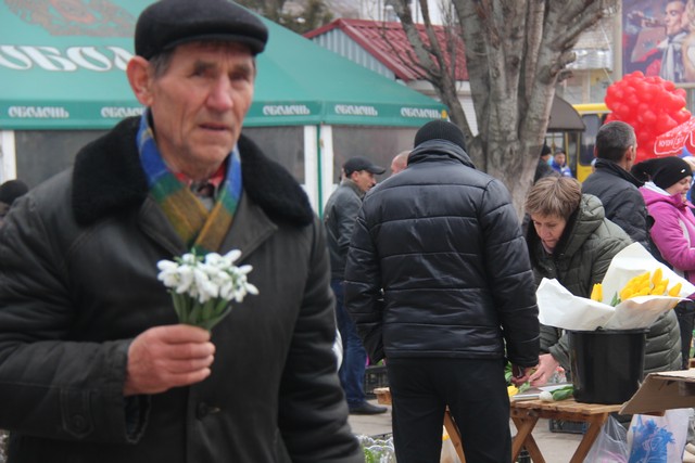В Херсоне активно торгуют первоцветами