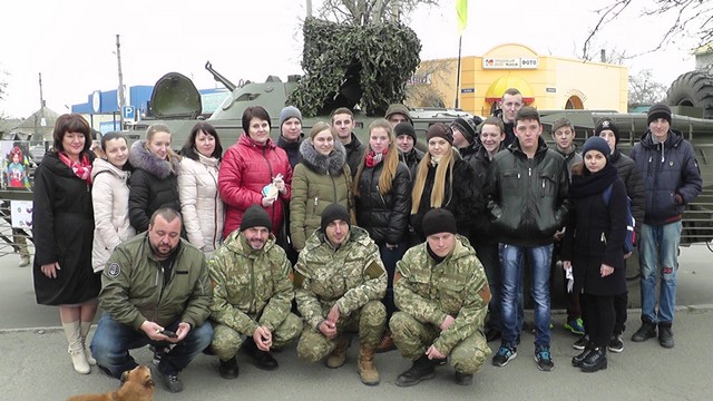 В Геническе наши военные совместно с волонтерами провели информационно-разъяснительную акцию для местного населения