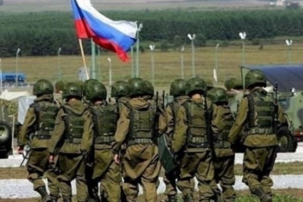 Оккупанты перебросили в Крым 400 российских десантников