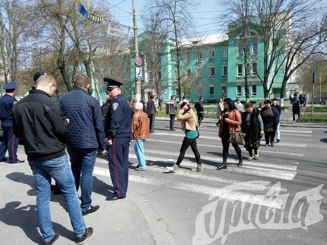 Стихийные торговцы перекрыли проспект Ушакова