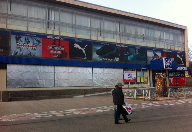 ГАСИ остановила самовольное строительство супермаркета "АТБ" на ул. Суворова в Херсоне