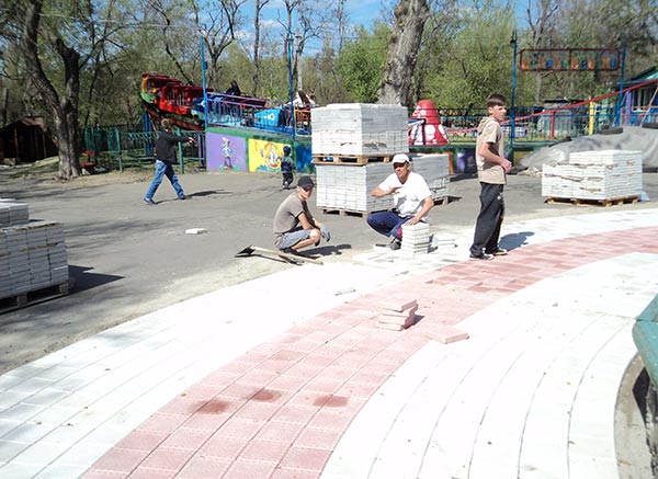 В Новой Каховке планируют завершить реконструцию парковой зоны к 1 мая