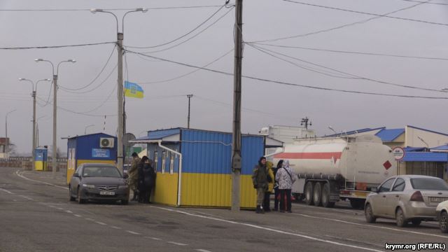 В украинской таможенной службе разъяснили порядок вывоза авто из Крыма по доверенности