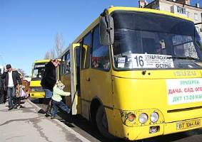 В Херсоні у поминальну неділю на маршрути вийдуть 283 автобуси