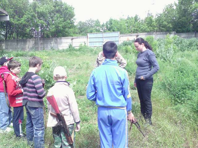 В Херсоне детей учат предоставлять экстренную медпомощь и обращаться с оружием