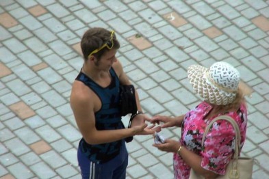 В курортном Скадовске "законопослушные разводилы" уже вовсю обрабатывают туристов