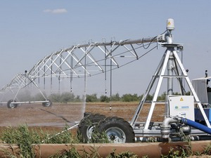 Под Новотроицком разворовали дождевальную технику