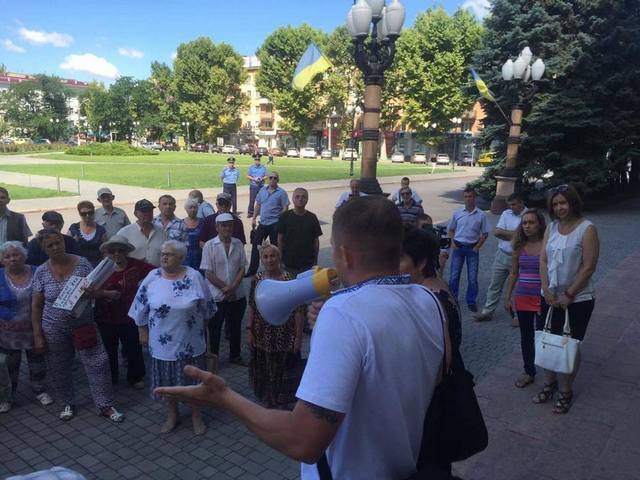 На "антитарифный" митинг в Херсоне пришли провокаторы - борцы за "русский мир"