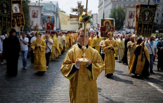 Херсонский священник разместил в соцсетях видеорепортаж с Крестного хода УПЦ КП