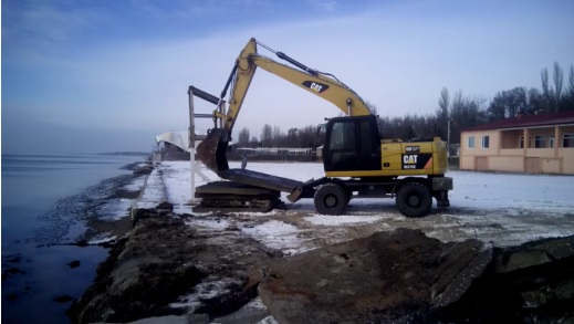 В Скадовске  демонтируют бетонную набережную - хотят сделать песчаные пляжи