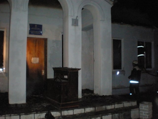 В пгт Чаплинка потушили пожар в краеведческом музее