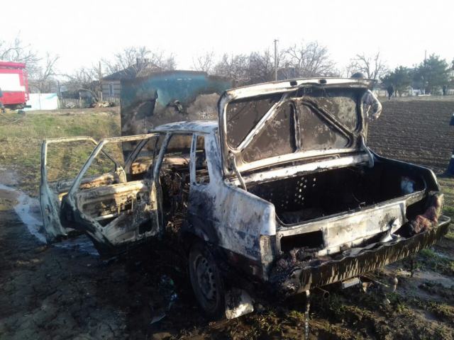 В Бериславском районе из-за короткого замыкания загорелась легковушка