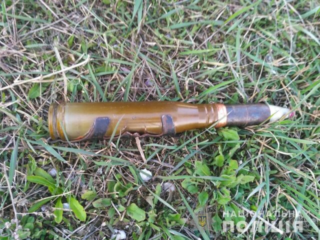 В Скадовске полицейские изъяли у местного жителя  авиационный снаряд