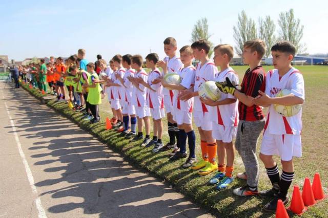 В Белозерке школьники состязались за право поиграть в футбол в Лазурном