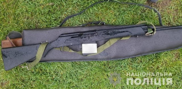 Оперативники изъяли 3 ружья, пистолет и учебную гранату у жителя Белозерского района
