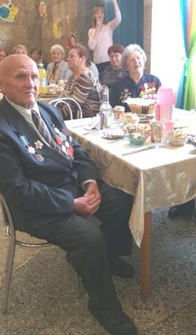 Ветераны на благотворительном обеде спели 
