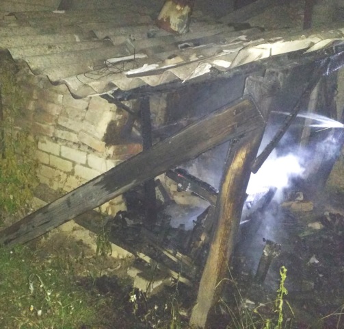 Ивановские спасатели ликвидировали пожар хозяйственной постройки
