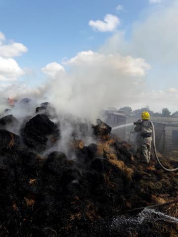 В Голопристанском районе сгорел очень большой стог сена 