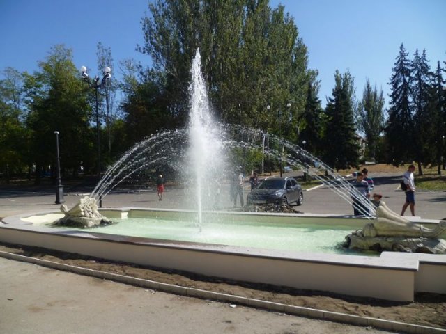 В Новой Каховке заработал отреставрированный фонтан
