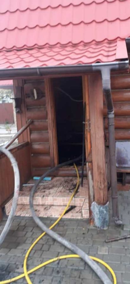 В Олешках спасатели ликвидировали пожар вспомогательного сооружения