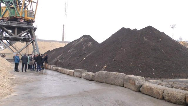 Фирме, привезшей в Херсон опасные отходы из Черногории дали сутки на план по их вывозу назад,- Урсуленко