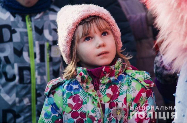 Херсонские полицейские устроили детям-сиротам настоящий новогодний праздник