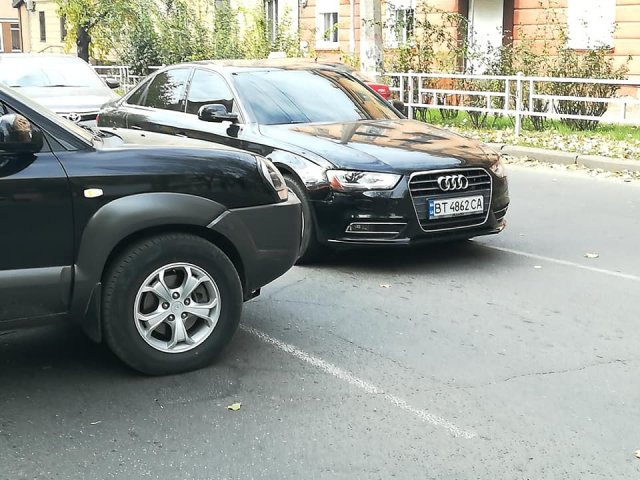 В Херсоне случилось ДТП – на улице Пугачева затруднено дорожное движение