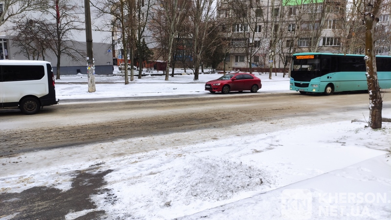 Представьте себе знакомую картину зимой дорогу обильно посыпали противогололедной соляной смесью