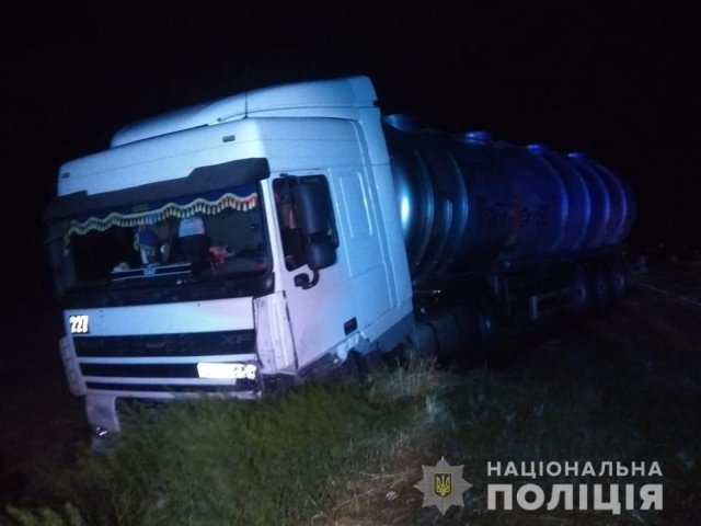 Смертельное ДТП на Херсонщине: спасатели деблокировали погибшего 21-летнего водителя из покореженной легковушки