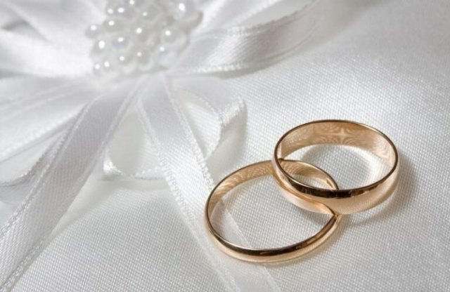 Кабмін дозволив українцям одружуватися дистанційно: як це можна зробити