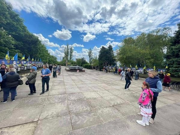 У Високопіллі відкрили Алею Слави на честь загиблих на російсько-українській війні земляків