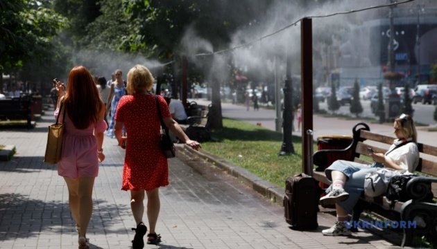 В Україні завтра до +36°, дощі очікуються лише у західних областях