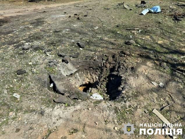 В Антонівці з дрона скинули вибухівку на авто, яким розвозять гуманітарну допомогу